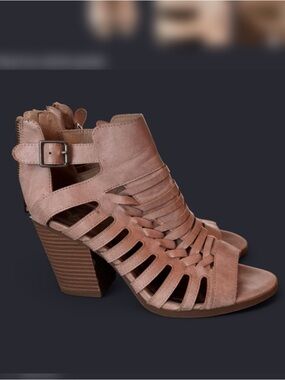 Tan heel leather cutout sandals size 9